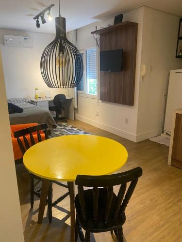 Auxiliadora Apartment | 100m do clube GNU- 500m do shopping Moinhos de Vento - comporta ate 4 pessoas
