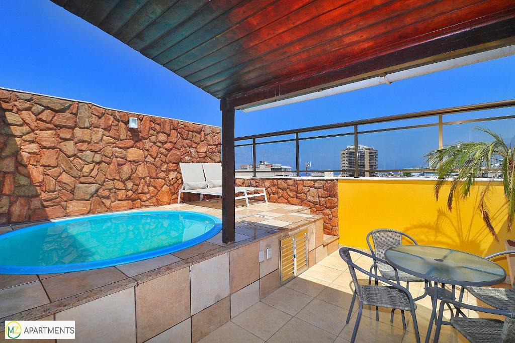 Copacabana Apartment | 2 bedroom duplex penthouse with terrace and pool