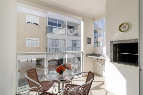 Ingleses Norte Apartment | 2 bedroooms Apt w/BBQ 500m from the beach PTS0101