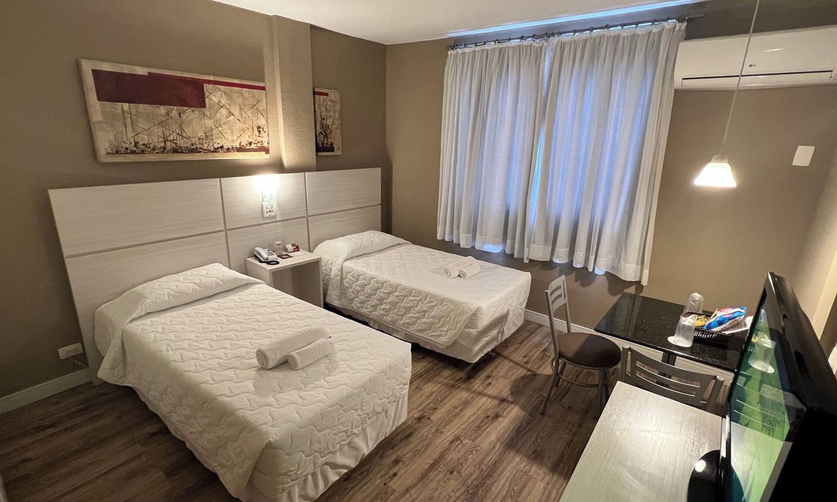 Matriz Hotel | 2 Comfortable Executive Double Twin Room in Downtown Curitiba for Easy Exploring