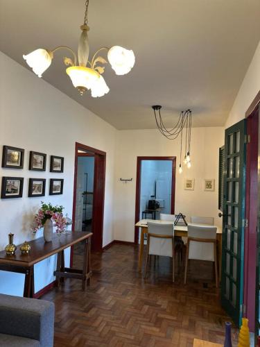 Santa Barbara House | 2 Quartos-casa toda-50 M área central e histórica