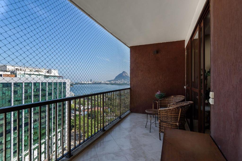 Zona Sul Apartment | 2BDRs with pool and garage in Humaitá|HMT 282/1301