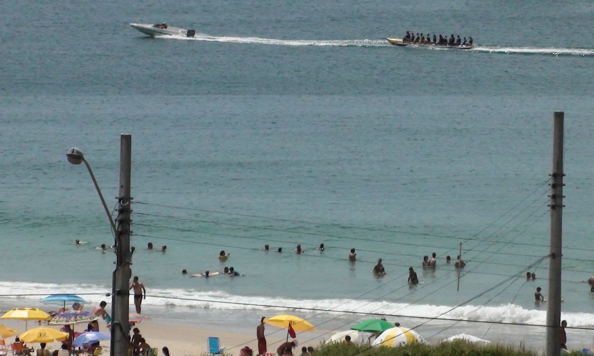 Quatro Ilhas Apartment | 4 ISLANDS - BOMBS - 2 BEDROOMS 60 M FROM THE BEACH- 2 AR -WI-FI-