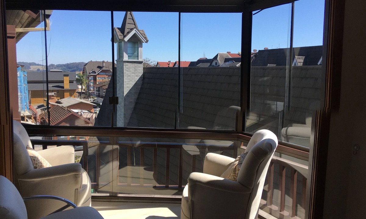 Gramado City Centre Apartment | 4 SUITES, IN BORGES MEDEIROS, TWO BLOCKS FROM RUA COBERTA!