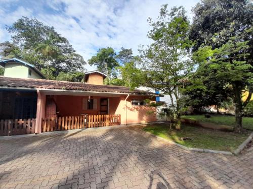 Boicucanga Beach House | Aconchego, casa com 3 dorms, piscina, churrasq em Condomínio Fechado