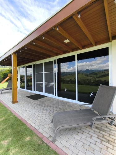 Goncalves House | Aconchego da Serra com Hidro Vista e Conforto Total