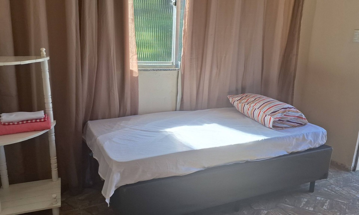 Duque de Caxias House | Adorável Sobrado Rosa no Centro de Duque de Caxias