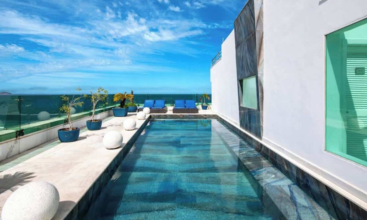 Copacabana Apartment | ADV001 Luxurious penthouse for 10 on Copa's beach