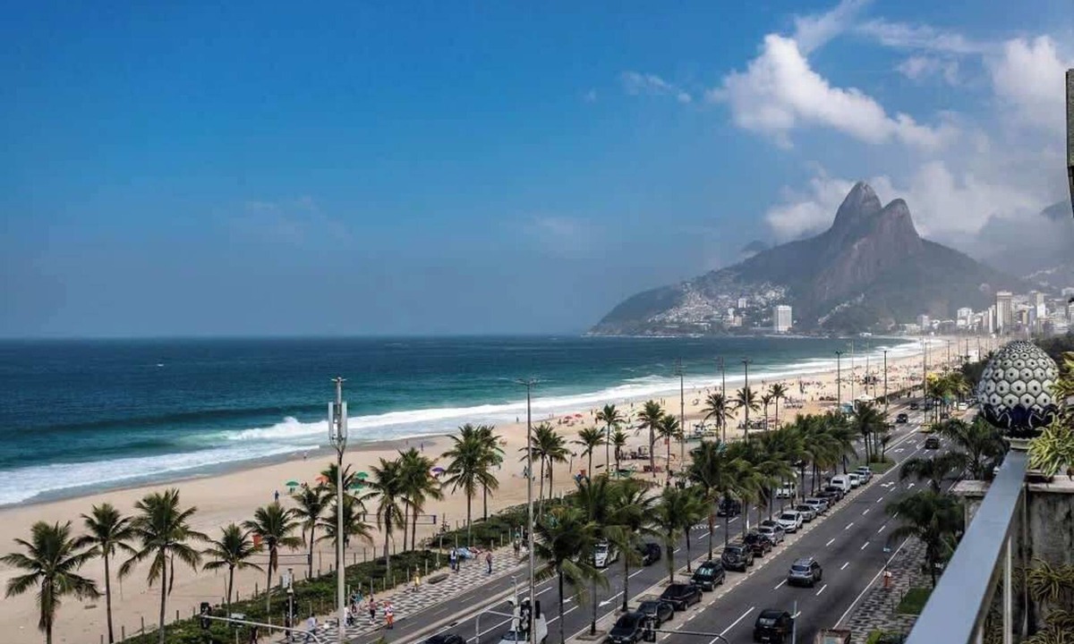 Ipanema Apartment | ADV005 Huge Penthouse for 8 on Ipanema's beach