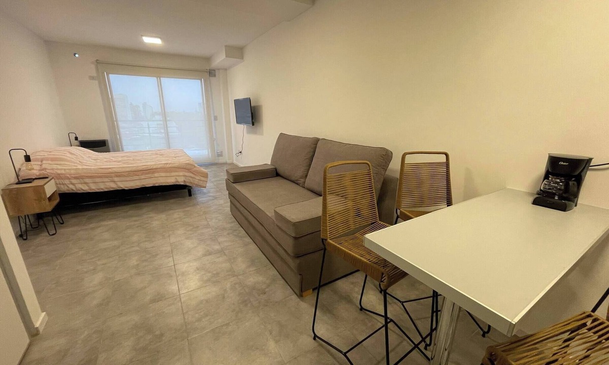Comuna 5 Apartment | Ample Apartment in Almagro Ideal for Up to Four People