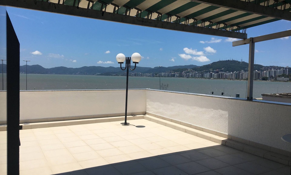 Estreito Apartment | Ample penthouse overlooking the waterfront - Great location