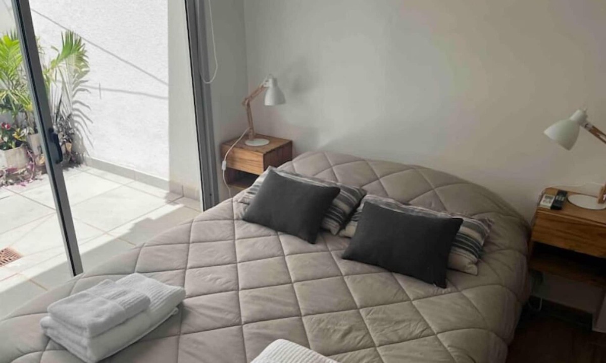 Comuna 15 Apartment | Amplio Estudio en Planta Baja con Seguridad