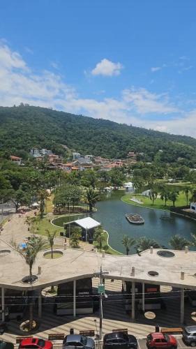 Aguas de Lindoia Apartment | Ap Centro - Wi-fi, Piscina, com Vista da Praça