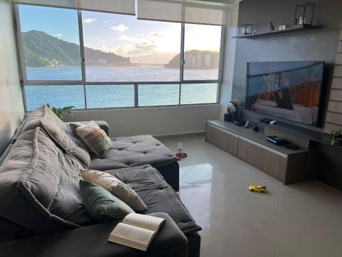 Sao Vicente Apartment | AP pé na areia com a melhor vista de São Vicente!