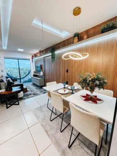 Vila Messias Apartment | Apartamento 2 Quartos Super Decorado - Ar Condicionado nos Quartos - 1 Cama Queen - 2 Camas de Solteiro com Auxiliar - Cozinha Completa - Estacionamento Coberto Gratuito