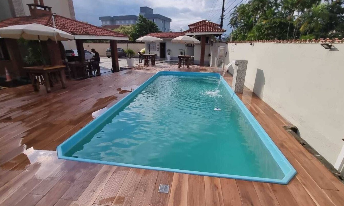 Downtown Ubatuba Apartment | Apartamento Aconchegante com Piscina e TV a Cabo
