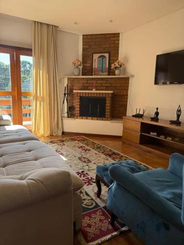 Capivari Apartment | Apartamento Atalaia - 4 quartos - Lareira - Varanda com vista - 1km do centro