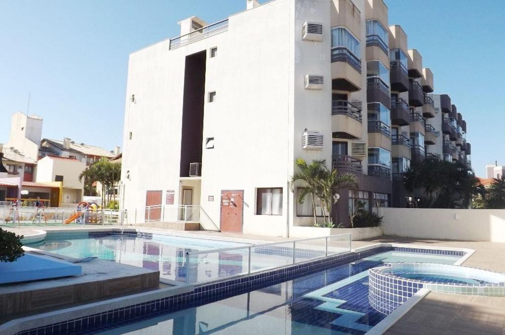 Ingleses Norte Apartment | Apartamento com Vista do Mar em Residencial com Piscina