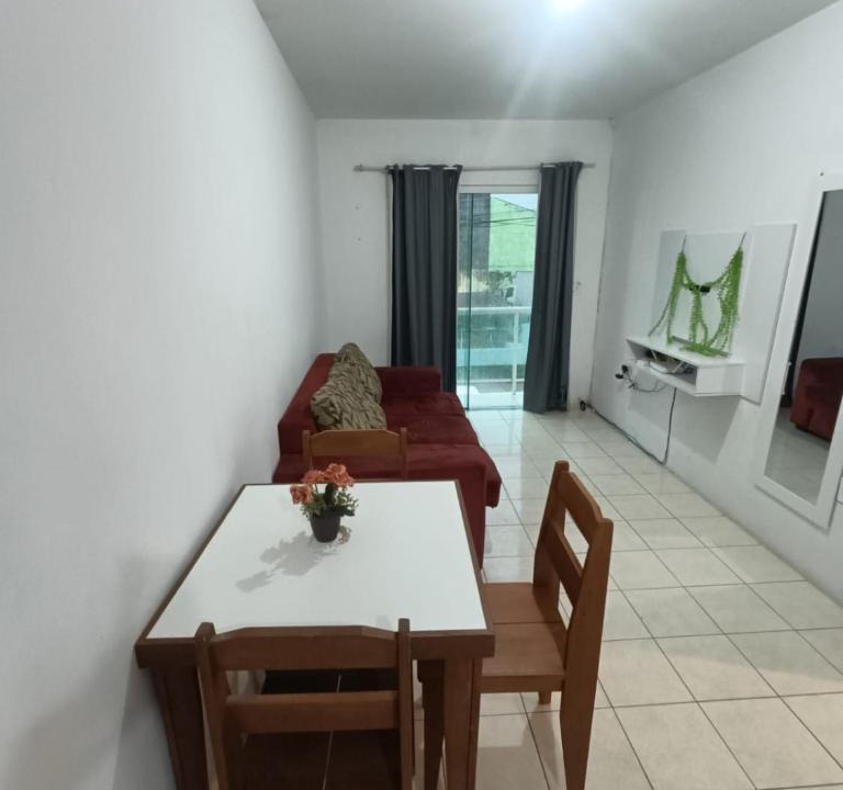 Palhoca Apartment | Apartamento simples com vista para a praça
