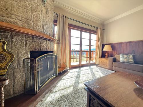 Vila Inglesa Apartment | Apartamento Vintage Com Vista no Capivari by HospedaHost