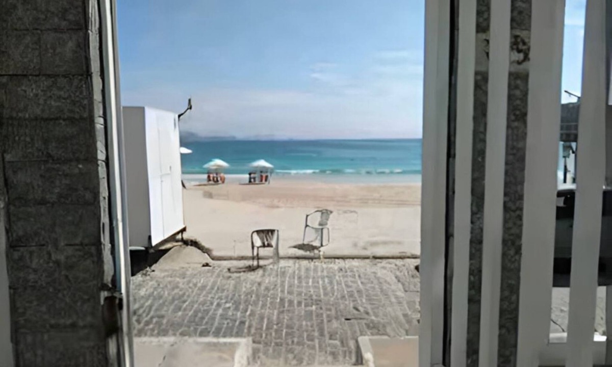 Sao Vicente de Paula Apartment | Apartment on the sand! Located in front of Prainha, Arraial do Cabo.
