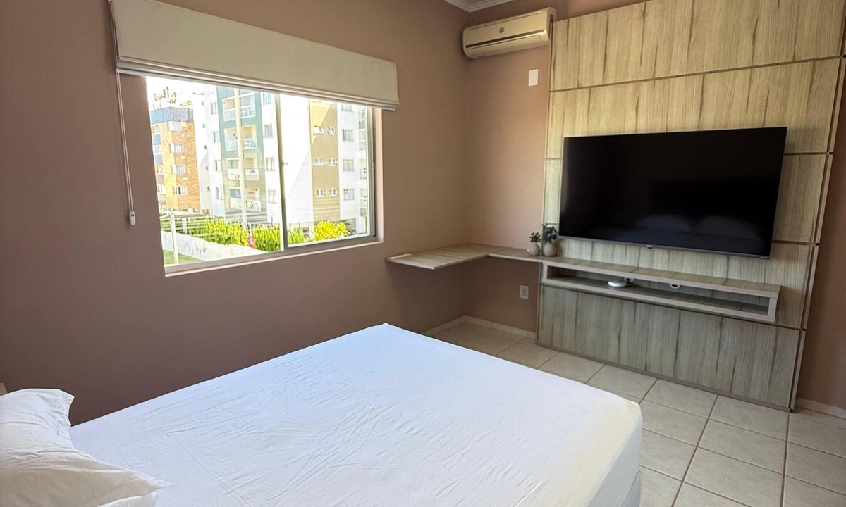 Governador Celso Ramos Apartment | Apartment on Palmas Beach with ocean view, 250m from the sand.