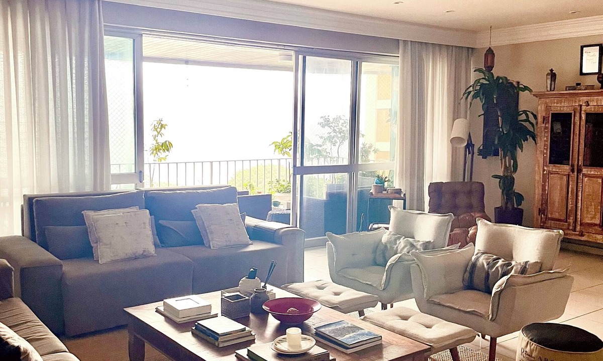 Sao Conrado Apartment | Apartment facing the beach and back to the mountain!