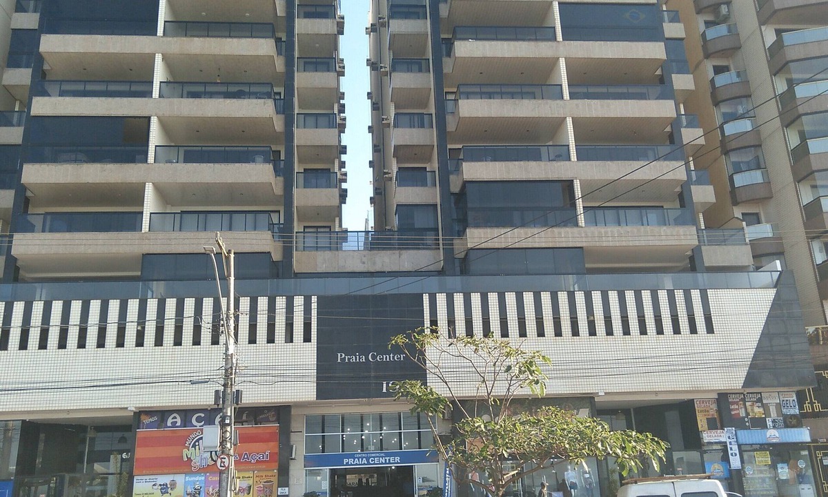 Praia do Morro Apartment | Apartment on Morro Beach in a building facing the sea.