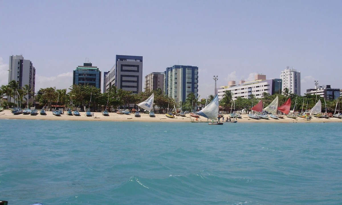 Pajucara Apartment | Apartment with 2 bedrooms, sleeps 5 people, safety nets, 2 parking spaces.