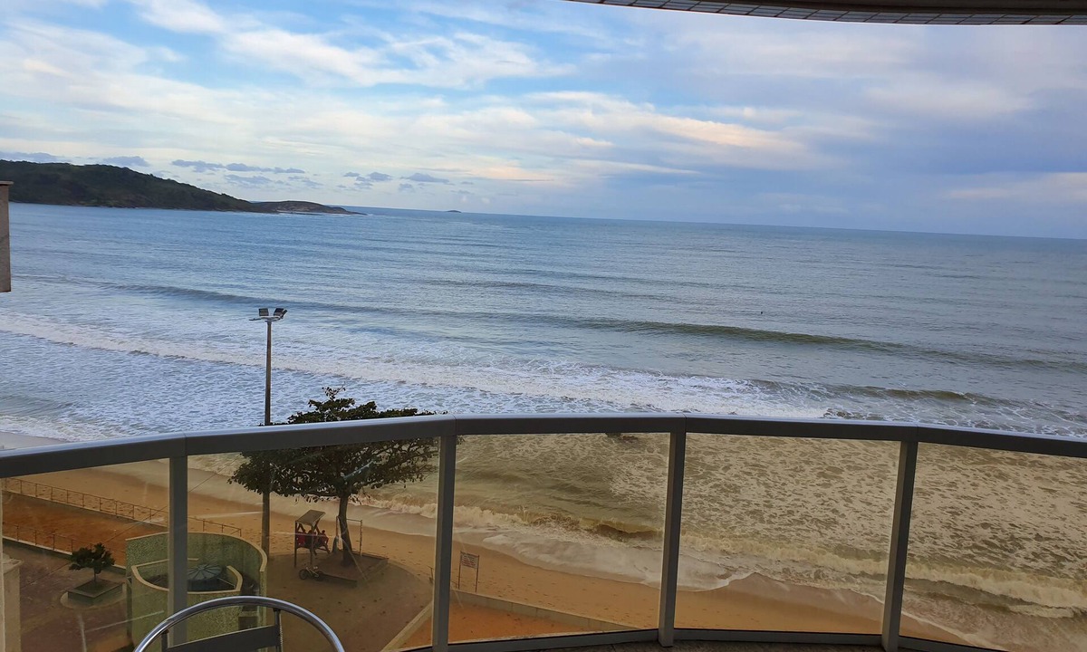 Praia do Morro Apartment | Apt Beira Mar. Luxury, C / 3 qtos C / 1suites, C / 2gar. Full view