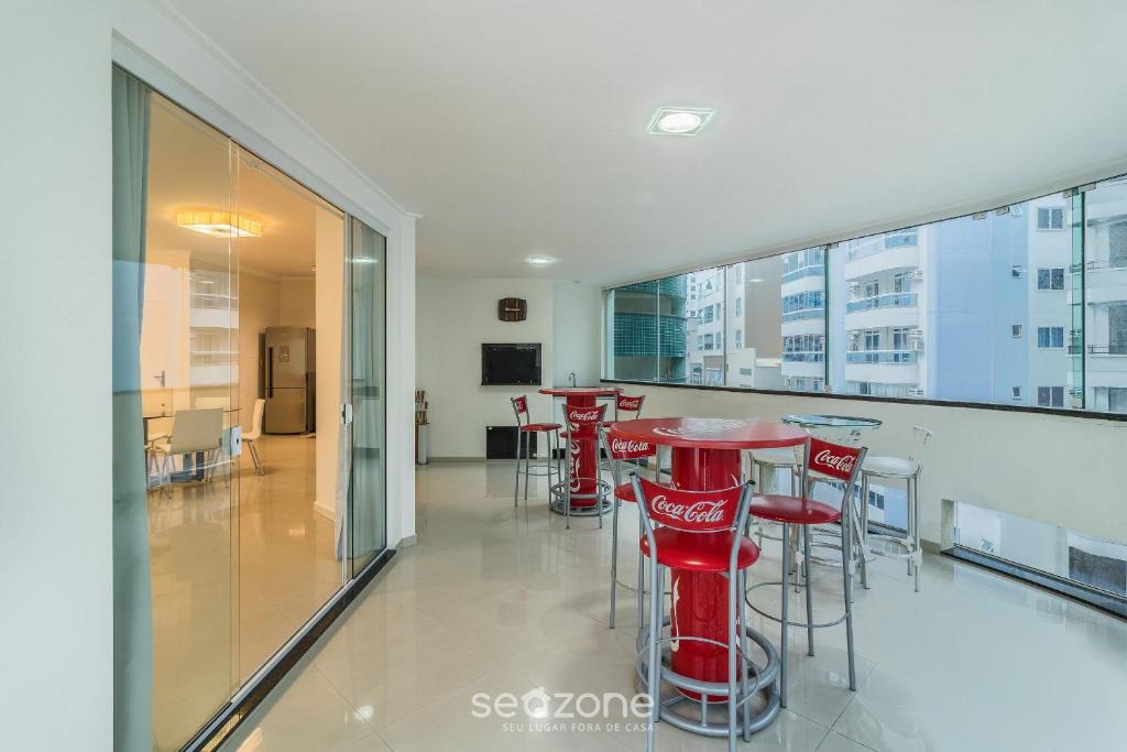 Castelo Branco Apartment | Apt w/BBQ 350m from the Beach APV0202