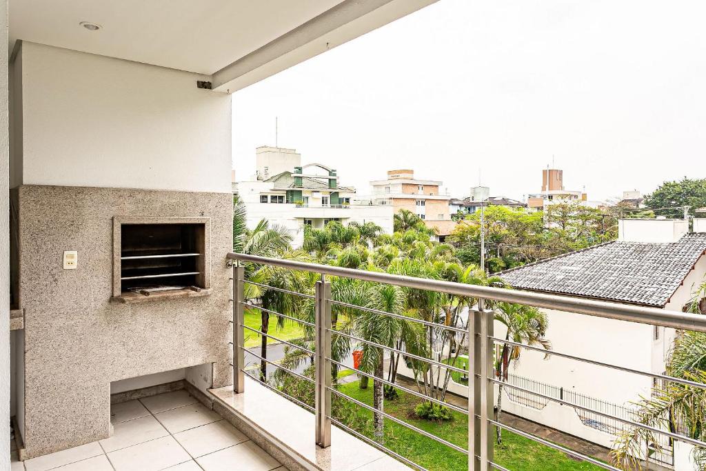 Jurere Apartment | Apt with pool 250m from Jurerê Beach AYA201