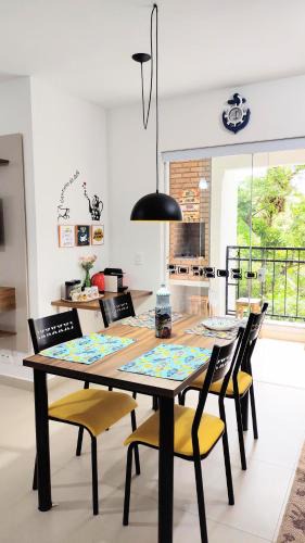 Umuarama Apartment | Apto Centro Ubatuba com Varanda Gourmet, Suíte, Piscina e Garagem Privativa Coberta