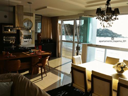 Centro Apartment | Apto Panorâmico Vista Mar em Itapema - SC