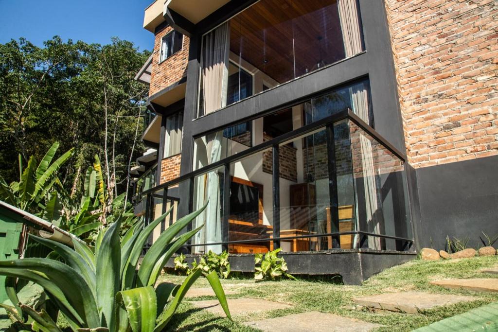 Vila do Abraao House | ATLANTIC FOREST HOUSE AT FOREST