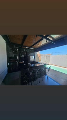 Aracatuba House | Baza um lugar perfeito para descansar, piscina aquecida solar, ar condicionado, garagem coberta e etc