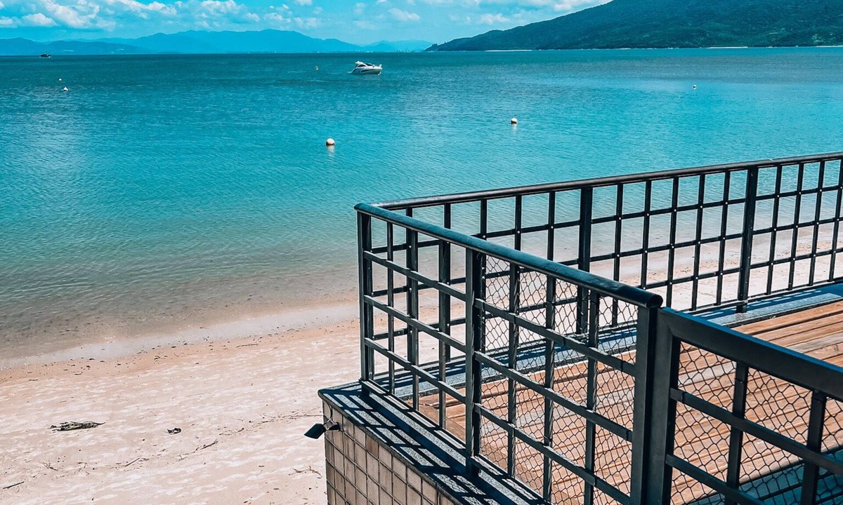 Canto Grande House | Beachfront house for up to 12 people.