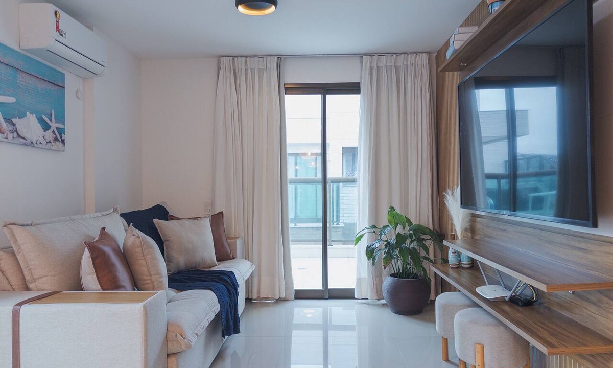 Centro Condo | Beachfront Penthouse at Praia dos Anjos with Private Pool and Barbecue Grill
