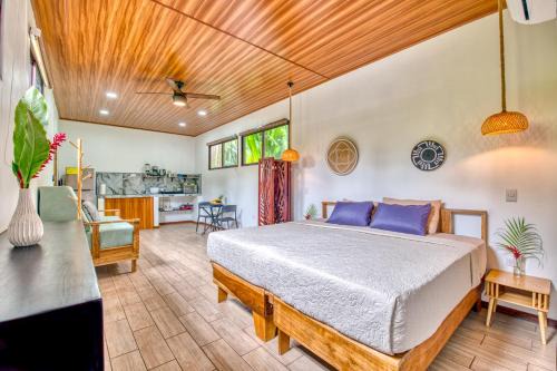 Cocles Apartment | Beachfront Studio - Direct Beach Access, Fast Wifi & AC