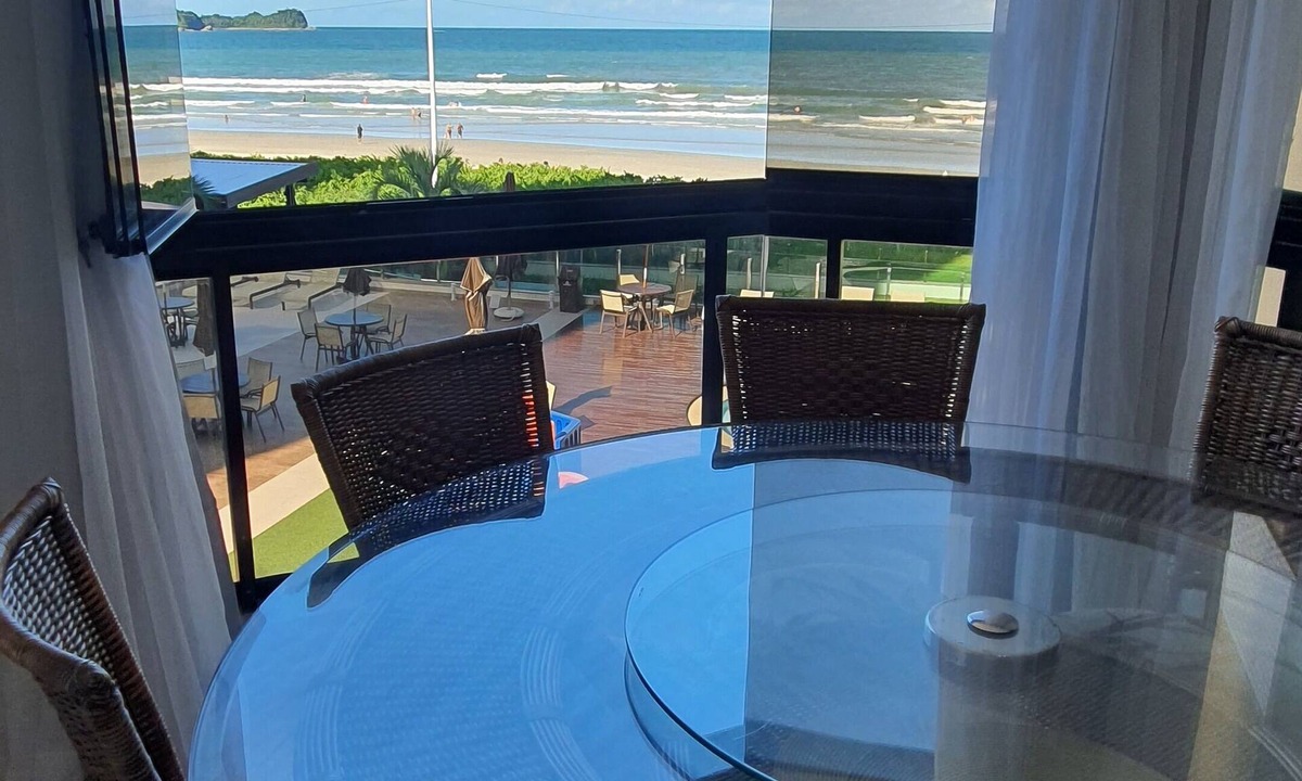 Itapema Apartment | Beautiful apartment facing the sea.