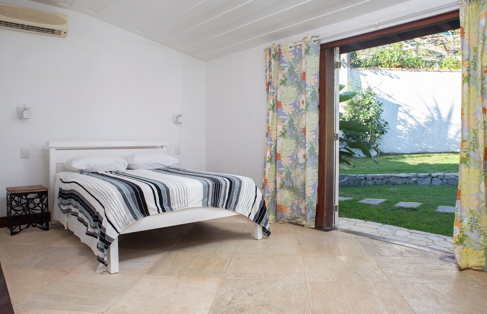Village da Ferradura House | Beautiful house with five suites facing Ferradura beach