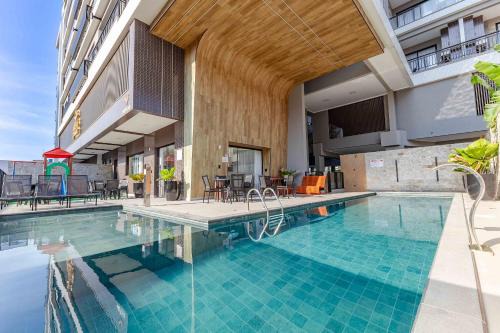 Bombas House | Belíssimo Apto a 120 metros do Mar com Piscina