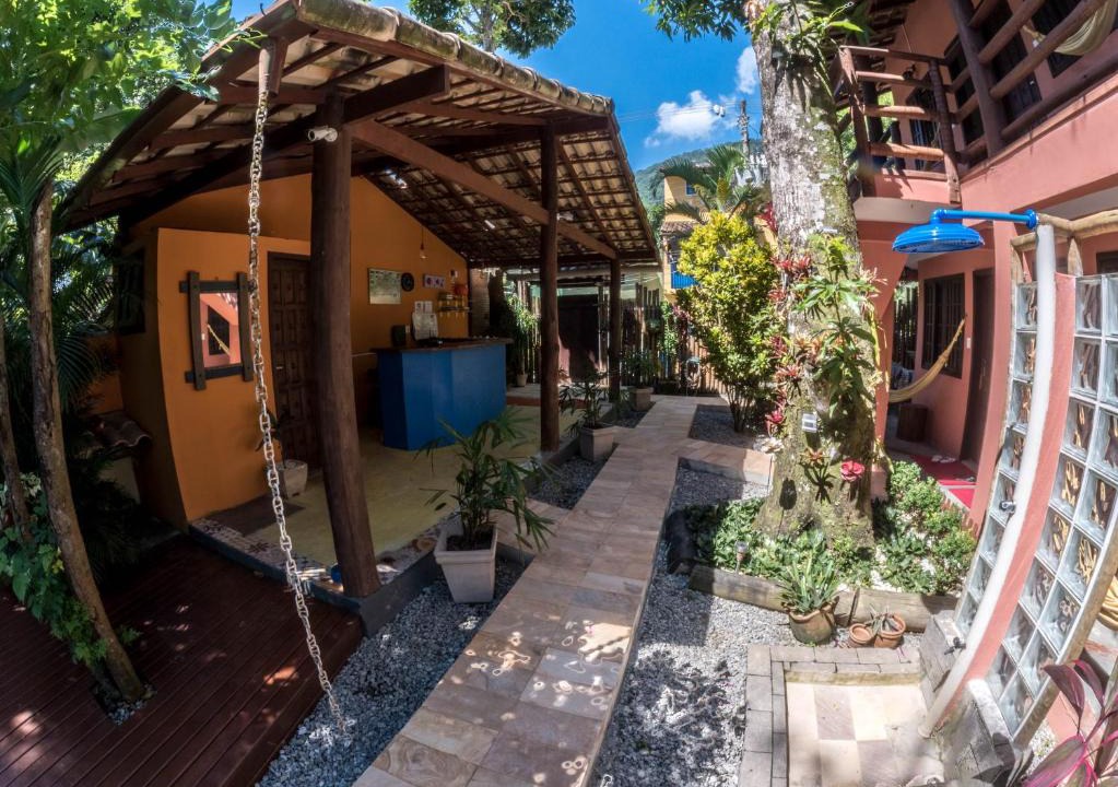 Vila do Abraao Hostel | Biergarten Suites