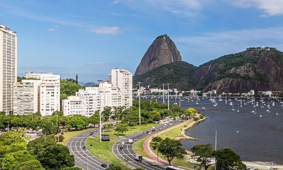 Zona Sul Apartment | Botafogo: Everlasting View of Sugarloaf Mountain