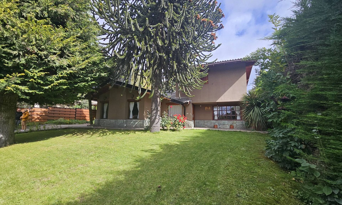 San Carlos de Bariloche Ski Chalet | Botanical Garden Bariloche House – 6 bedrooms, 4 bathrooms