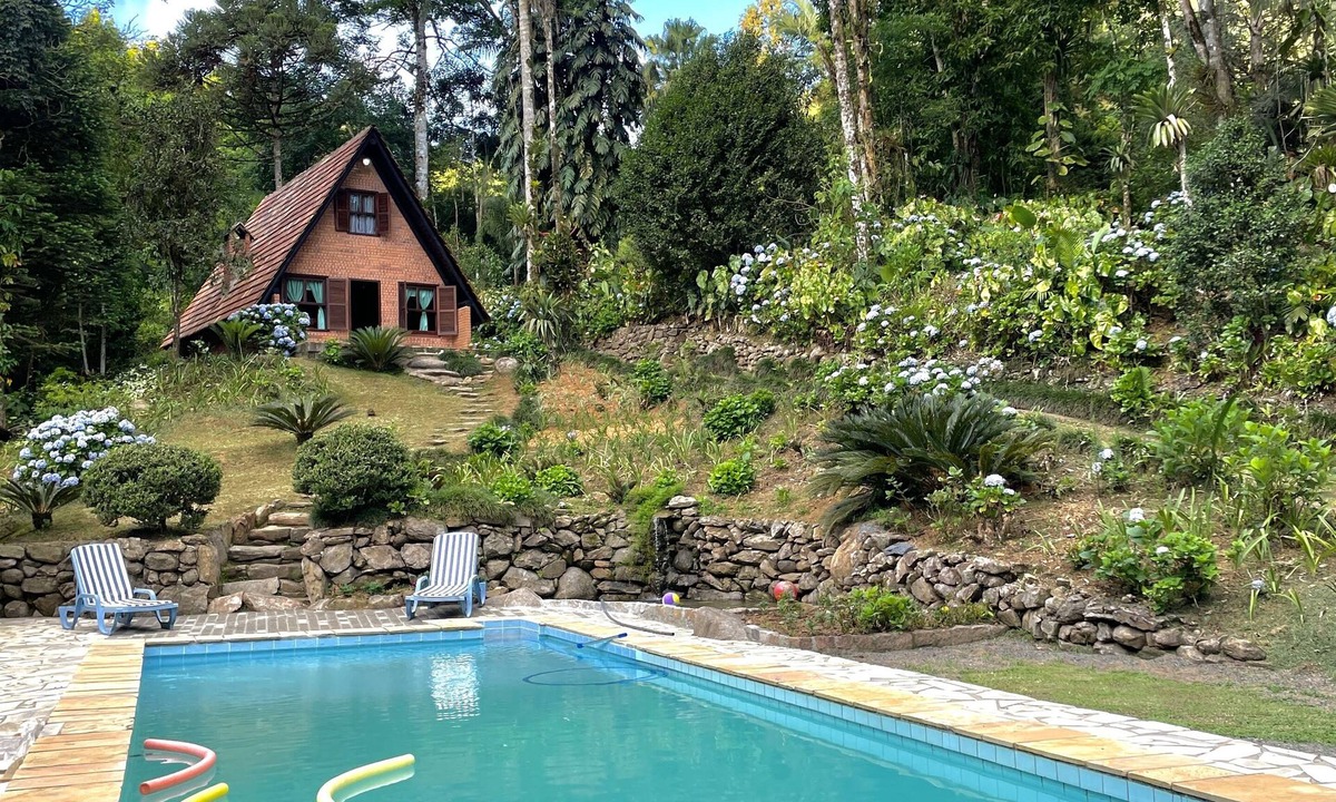 Timbo Ski Chalet | Chalé com Piscina no Alto da Montanha a Poucos Minutos de Pomerode