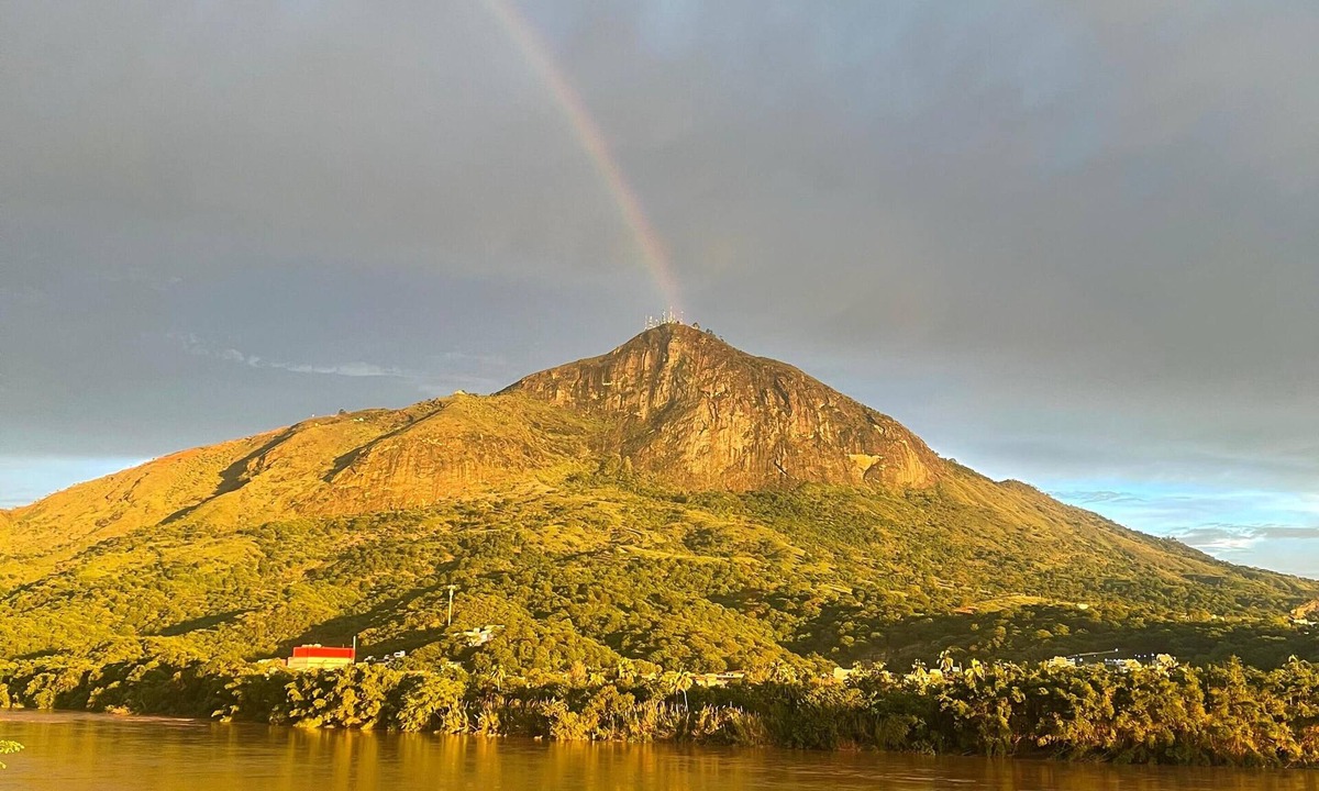 Ilha dos Araujos Apartment | Flat with views of Rio Doce and Pico da Ibituruna, we accept pets.