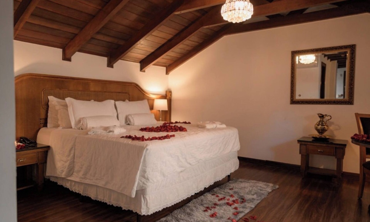 Matriz Hotel | Bride’s Dream Stay—Elegant Suite with Breakfast, Garden & Romance in Curitiba