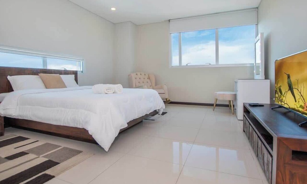Asuncion Apartment | Bright 3BR Escape, City Views, Pool & Gym