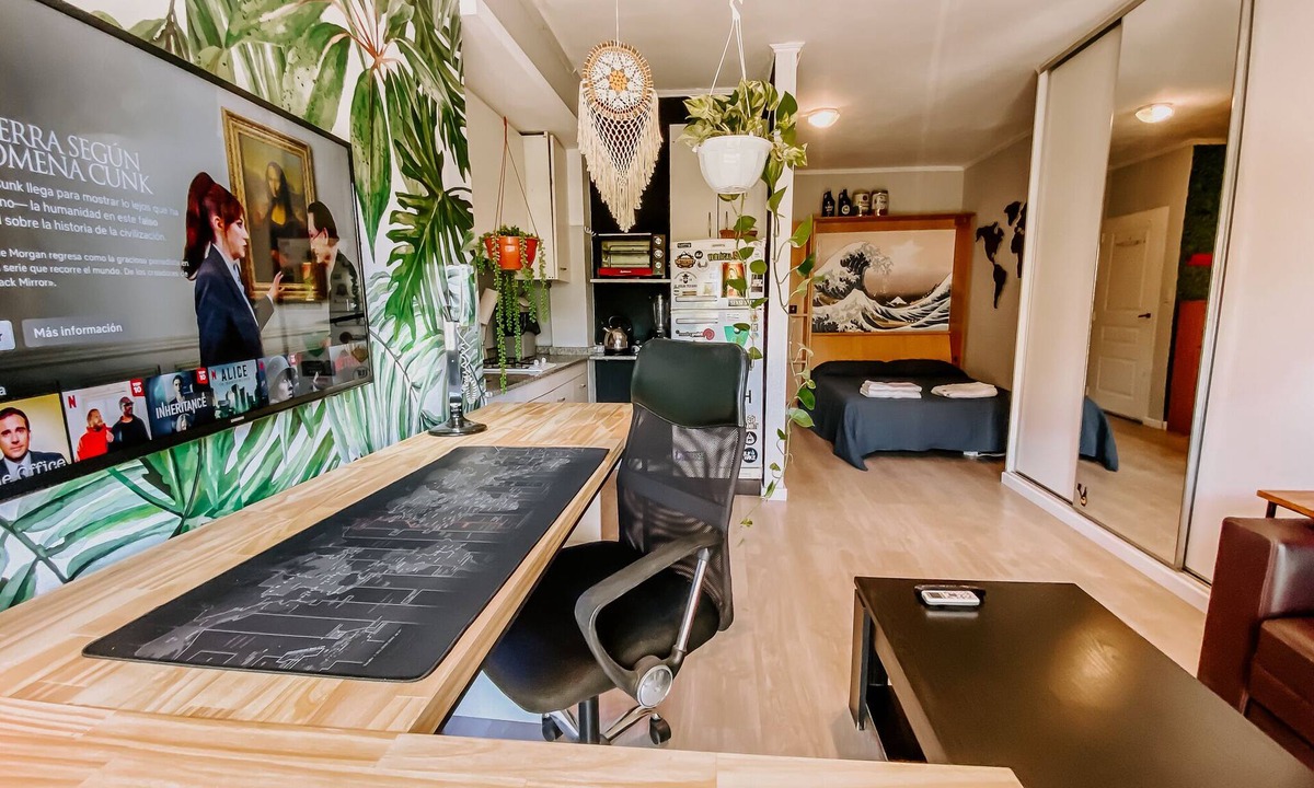 Parana Apartment | Bright Studio with balcony, hammock and big desk